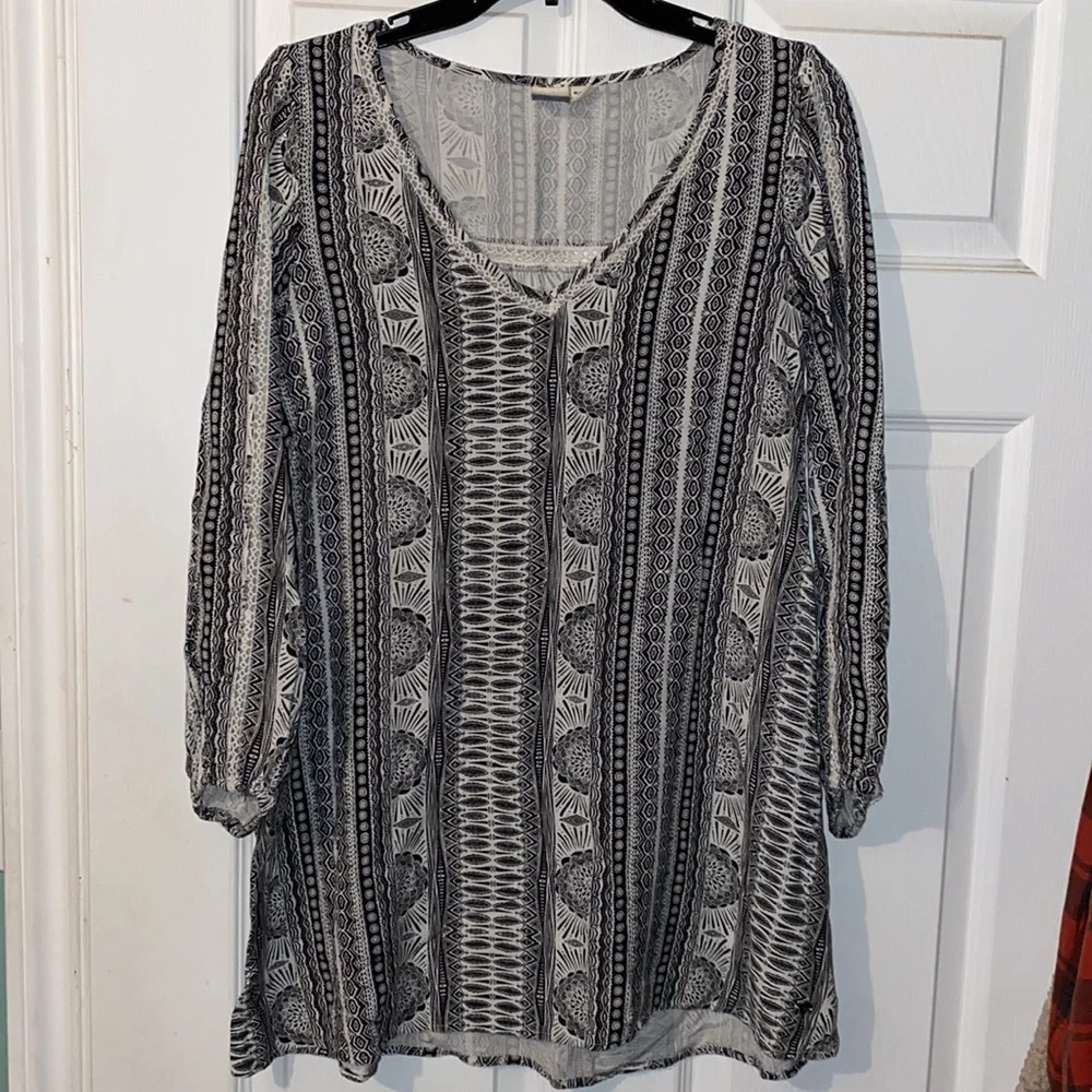 3/$30 Roxy Boho Style Top - Picture 2 of 10